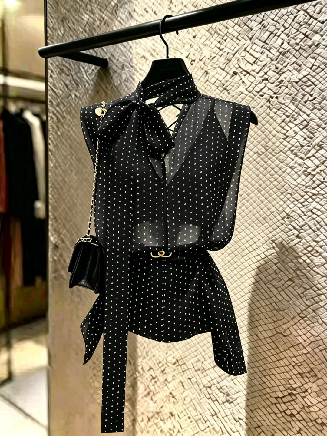 Sexy Pure Desire Dot Sleeveless Strap Vest Women's Style 2026 New Summer Outerwear High-End Feel Shoulder Baring Top
Sexy Pure Desire Dot Sleeveless Strap Vest Women's Style 2026 New Summer Outerwear High-End Feel Shoulder Baring Top