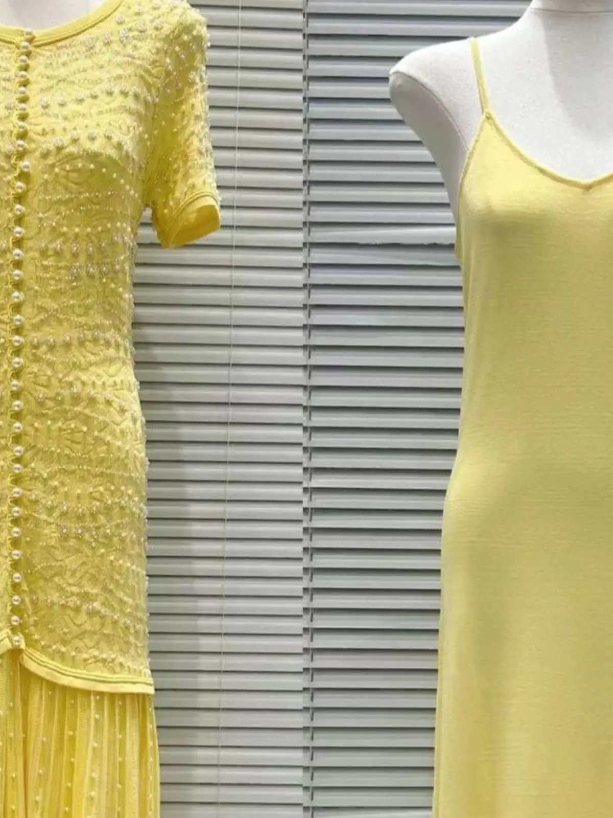 Spring/Summer Women O-Neck Beaded Pleated Solid Knit Set Short Sleeve High Waist Maxi Dress + Sleeveless Elegant Camisole Dress
Spring/Summer Women O-Neck Beaded Pleated Solid Knit Set Short Sleeve High Waist Maxi Dress + Sleeveless Elegant Camisole Dress