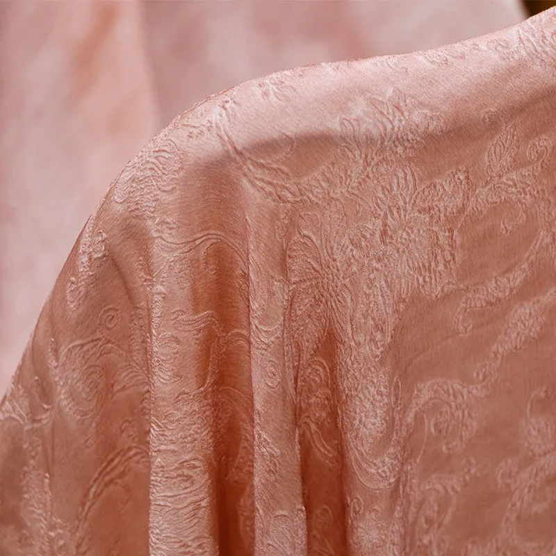 Pink cashew flower jacquard elastic silk crepe fabric with natural mottled dirty dyeing and cold
Pink cashew flower jacquard elastic silk crepe fabric with natural mottled dirty dyeing and cold