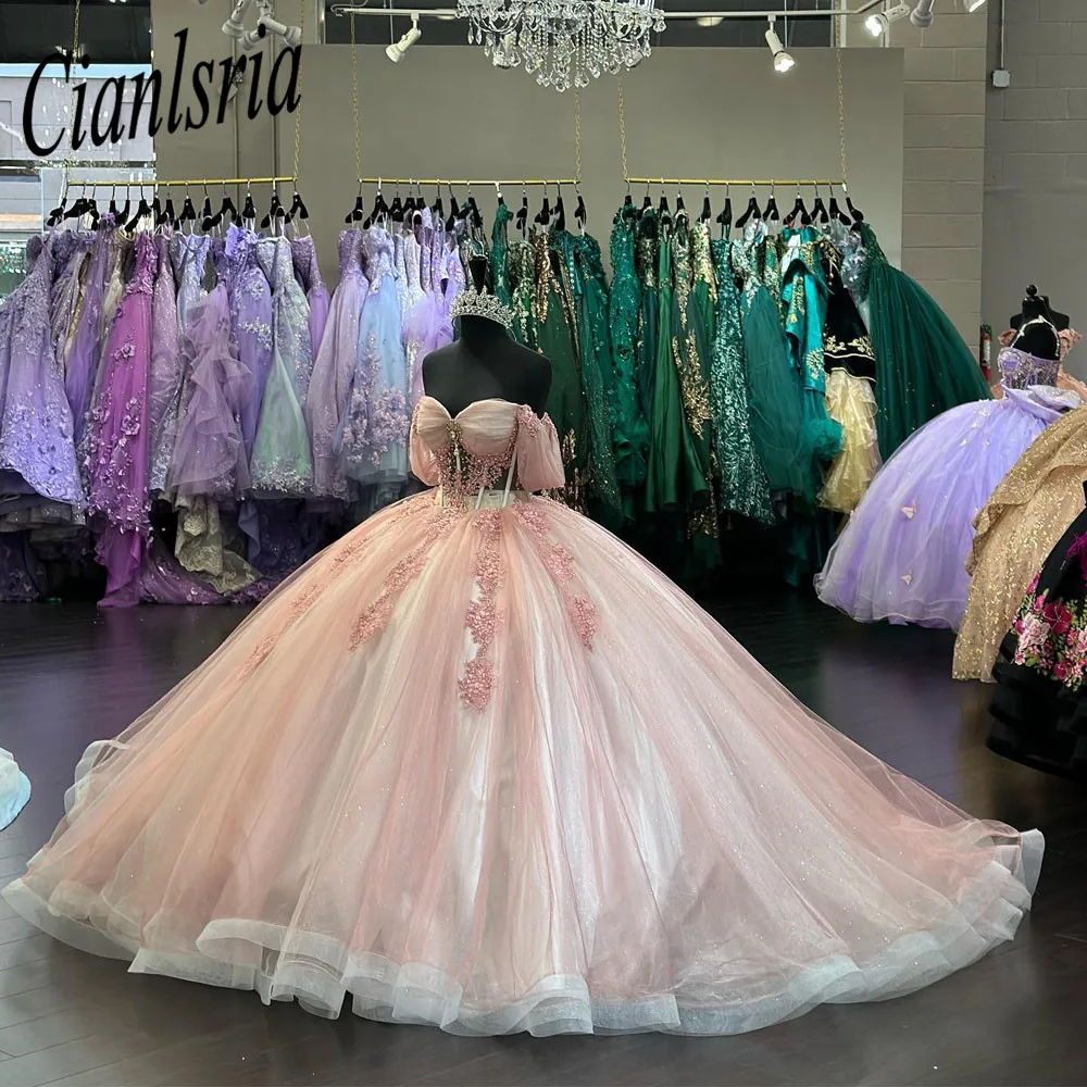 Милое бальное платье, платья для Quinceanera, милые сексуальные платья 16 дюймов с открытыми плечами и аппликацией, кружевные платья принцессы на день рождения
Милое бальное платье, платья для Quinceanera, милые сексуальные платья 16 дюймов с открытыми плечами и аппликацией, кружевные платья принцессы на день рождения