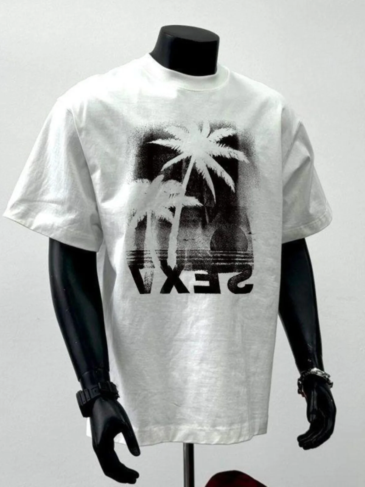 American new retro cotton short-sleeved T-shirt men's and women's Korean version loose summer half-sleeved fashion comfortable
American new retro cotton short-sleeved T-shirt men's and women's Korean version loose summer half-sleeved fashion comfortable