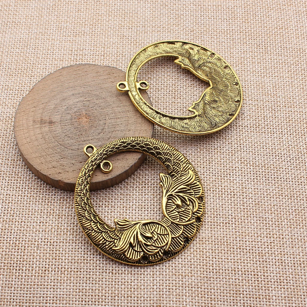 2pcs 62x57mm(2.44x2.24inch) 2 Colors Patterned Circular Necklace Connector Alloy Materials Jewelry Making
2pcs 62x57mm(2.44x2.24inch) 2 Colors Patterned Circular Necklace Connector Alloy Materials Jewelry Making