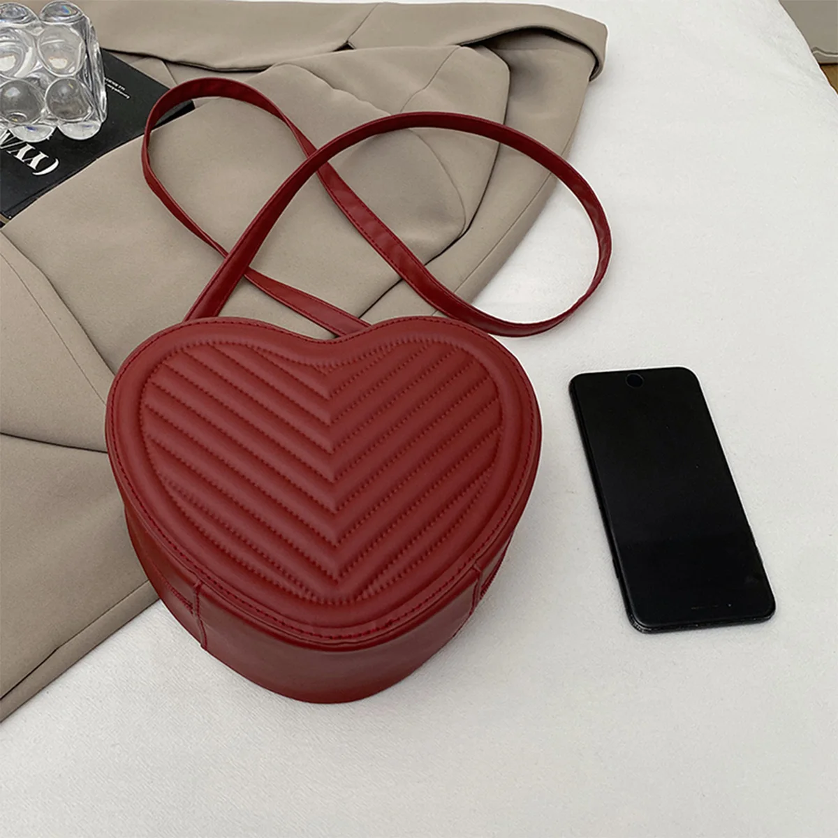 Новая стеганая сумка-кроссбоди 2026 года с полосками и сердечками для женщин, из ПУ, водостойкая, на молнии, с регулируемым ремнем, для путешествий и шопинга
Новая стеганая сумка-кроссбоди 2026 года с полосками и сердечками для женщин, из ПУ, водостойкая, на молнии, с регулируемым ремнем, для путешествий и шопинга