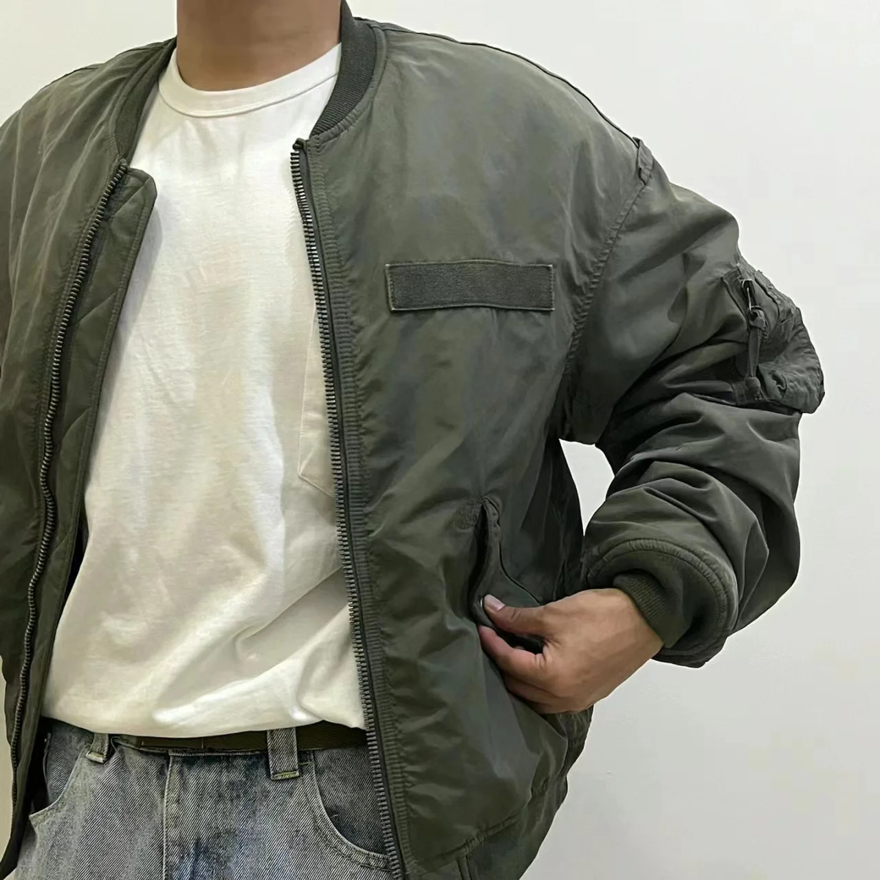 VISVIM 23AW модная повседневная универсальная хлопковая куртка уличная одежда куртка с подогревом куртки-бомбер пальто ветровка
VISVIM 23AW модная повседневная универсальная хлопковая куртка уличная одежда куртка с подогревом куртки-бомбер пальто ветровка