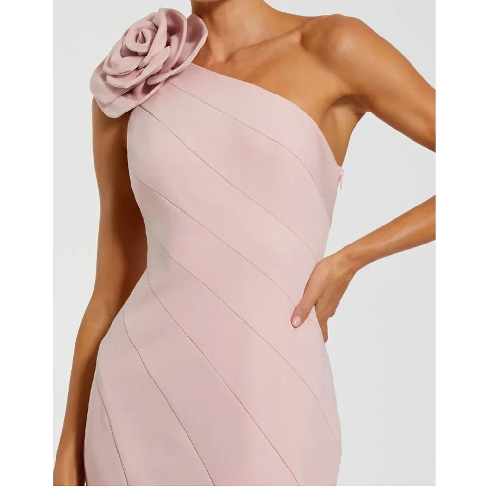 Custom high-end waist-cinched evening gown with exquisite tailoring, elegant silhouette upgrades your charm for grand banquets a
Custom high-end waist-cinched evening gown with exquisite tailoring, elegant silhouette upgrades your charm for grand banquets a