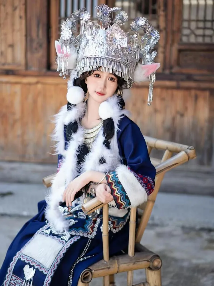 New photography exotic costumes in cyan and red for performance
New photography exotic costumes in cyan and red for performance