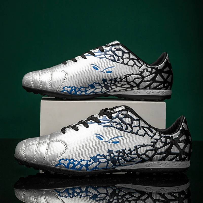 A pair of children's four-season leather football shoes with studs, wear-resistant football shoes, sizes 32-42,HJ-22031-1
A pair of children's four-season leather football shoes with studs, wear-resistant football shoes, sizes 32-42,HJ-22031-1