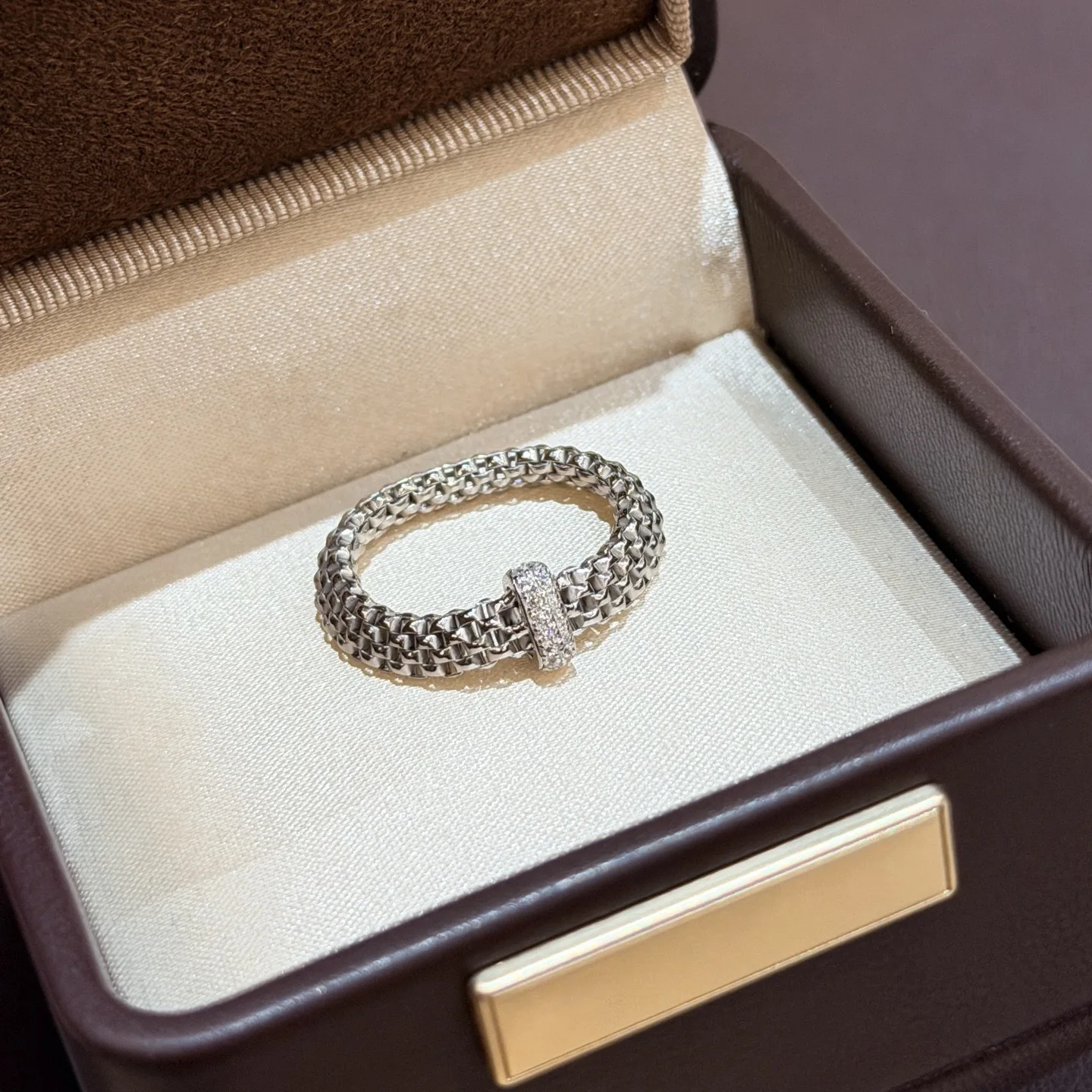 S925 Sterling Silver Chain High Quality Diamond Ring Women Europe America Luxury Exquisite Jewelry
S925 Sterling Silver Chain High Quality Diamond Ring Women Europe America Luxury Exquisite Jewelry