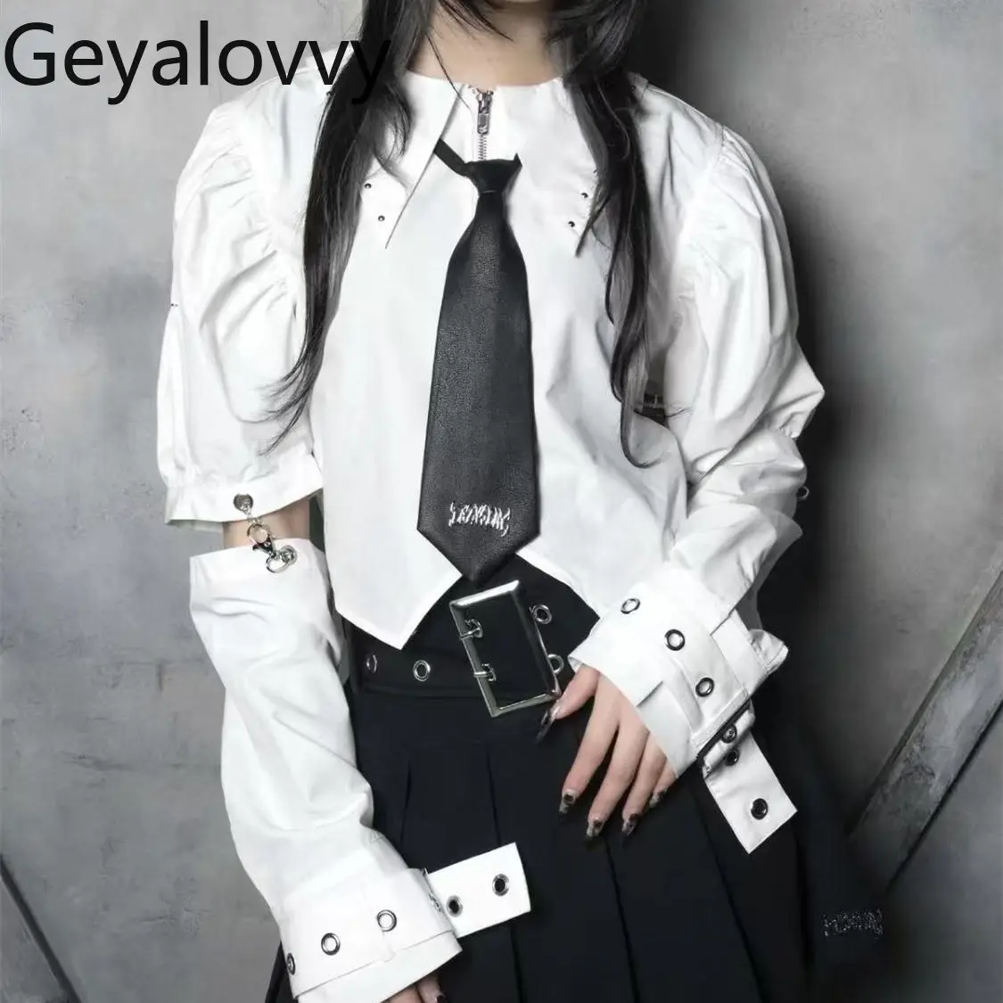 Japanese Style Streetwear Preppy White Short Top with Studded Sailor Collar Metal Buckle Detachable Long Sleeves Shirt
Japanese Style Streetwear Preppy White Short Top with Studded Sailor Collar Metal Buckle Detachable Long Sleeves Shirt