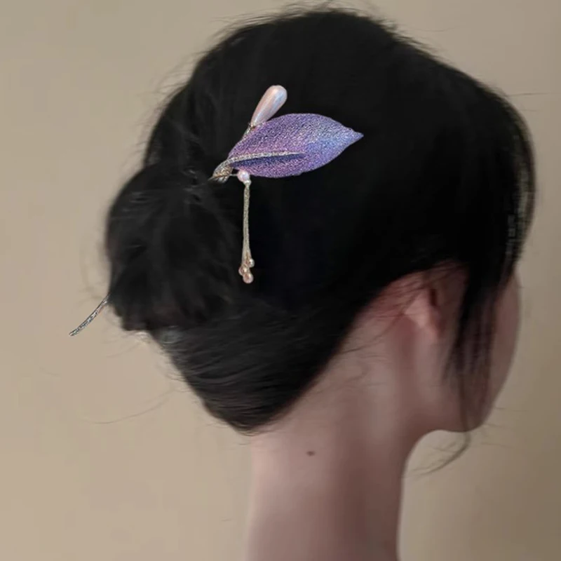 Elegant New Chinese Style Hair Clip Purple Leaves Pearl Tassel Hair Stick Floral Design Hair Accessory Women Jewelry Hairpin
Elegant New Chinese Style Hair Clip Purple Leaves Pearl Tassel Hair Stick Floral Design Hair Accessory Women Jewelry Hairpin