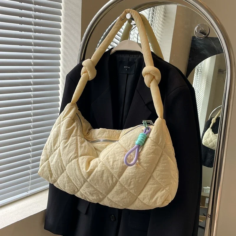 Hot Selling Solid Color Soft Fabric Large Capacity Women's Crossbody Bag 2024 New Design Fashionable Casual Women's Shoulder Bag
Hot Selling Solid Color Soft Fabric Large Capacity Women's Crossbody Bag 2024 New Design Fashionable Casual Women's Shoulder Bag