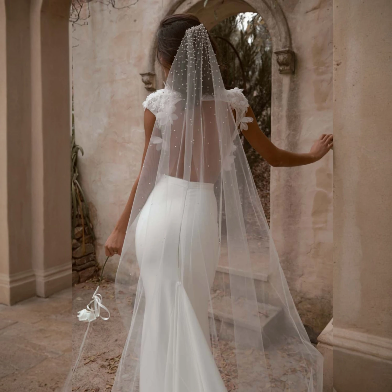 Pearls Bridal Veils 1 Tiers Cathedral length Wedding Veil with Comb Wedding Hair Accessories for Elegant Brides Soft Tulle G02
Pearls Bridal Veils 1 Tiers Cathedral length Wedding Veil with Comb Wedding Hair Accessories for Elegant Brides Soft Tulle G02