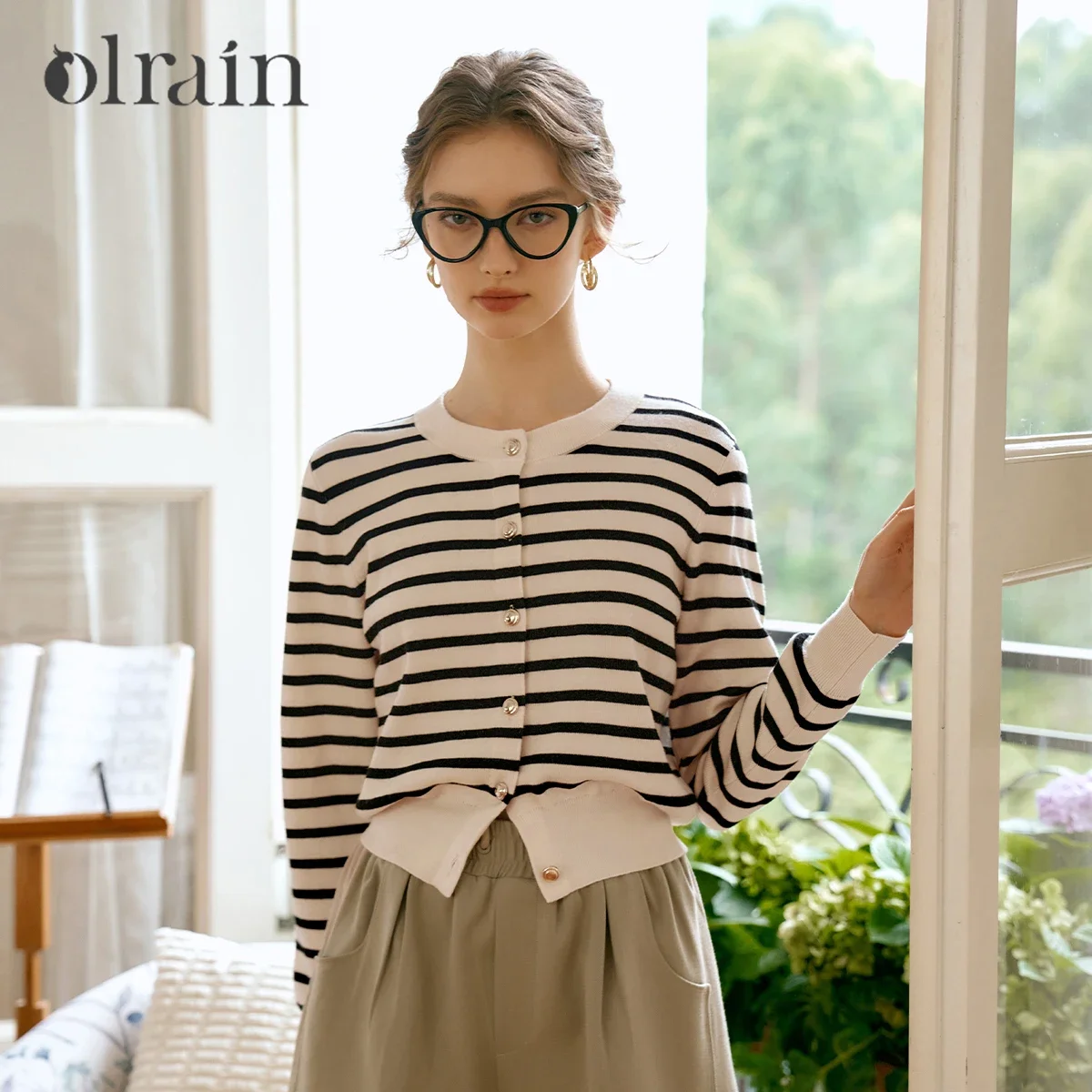 OLrain Striped Knit Cardigan Women 2025 Spring Vintage Black White Spliced O Neck Metal Button Long Sleeve Cozy Top O24QZ88902
OLrain Striped Knit Cardigan Women 2025 Spring Vintage Black White Spliced O Neck Metal Button Long Sleeve Cozy Top O24QZ88902