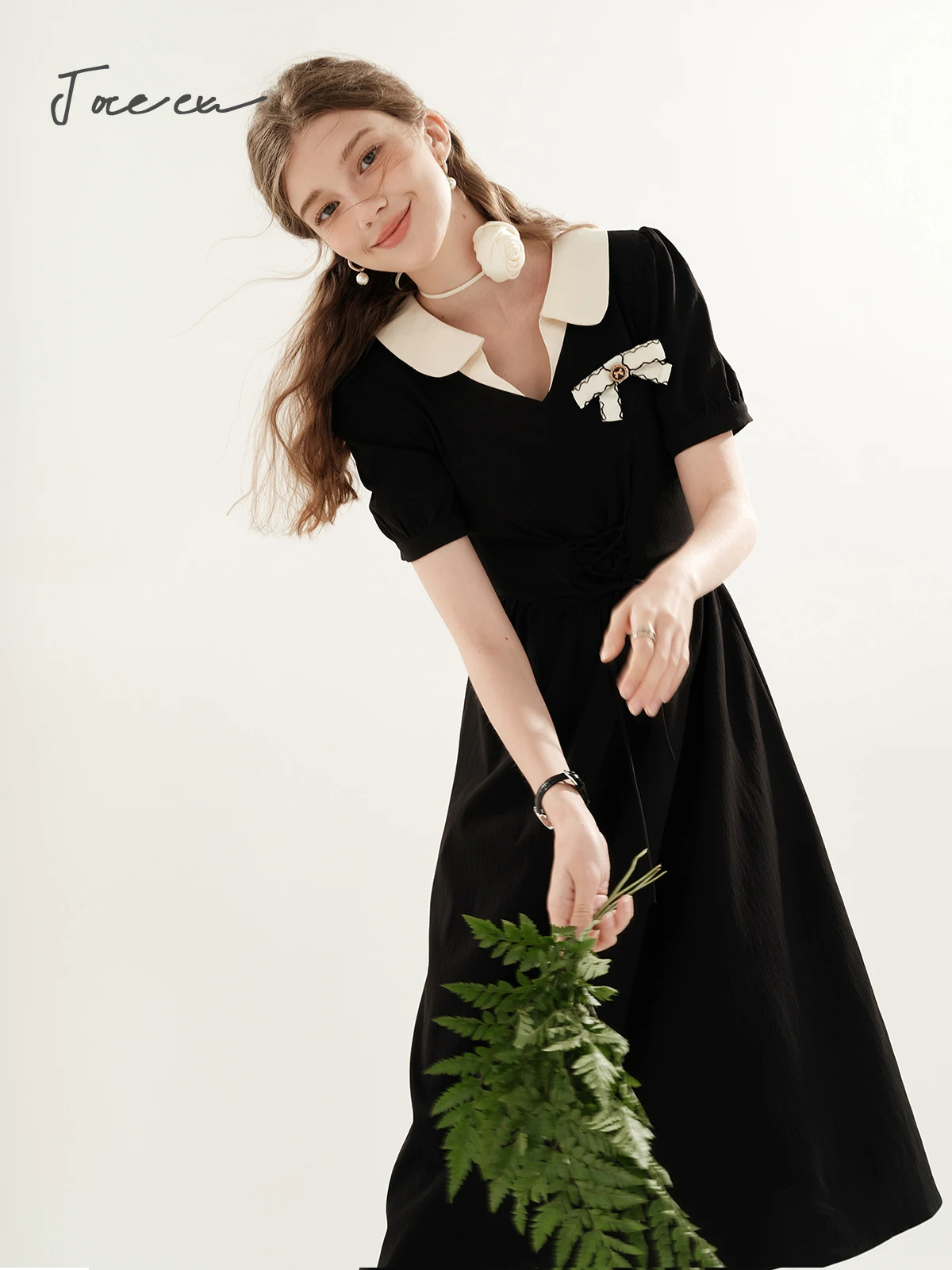 JOREEU Black V-neck Short Sleeve Dress Woman 2024 Summer New Elegant Black Waisted A-line Midi Dresses Female Clothing TM00119
JOREEU Black V-neck Short Sleeve Dress Woman 2024 Summer New Elegant Black Waisted A-line Midi Dresses Female Clothing TM00119