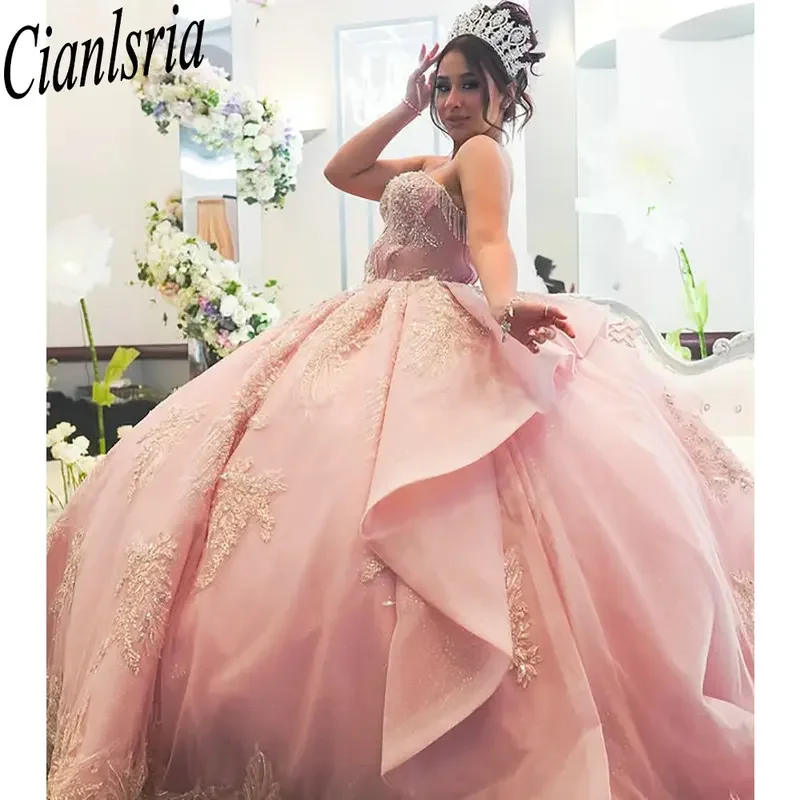 Розовые платья Quinceanera с кисточками и оборками из бисера и накидкой, бальное платье, милая аппликация, кружево Sweet 15, мексиканский индивидуальный заказ
Розовые платья Quinceanera с кисточками и оборками из бисера и накидкой, бальное платье, милая аппликация, кружево Sweet 15, мексиканский индивидуальный заказ