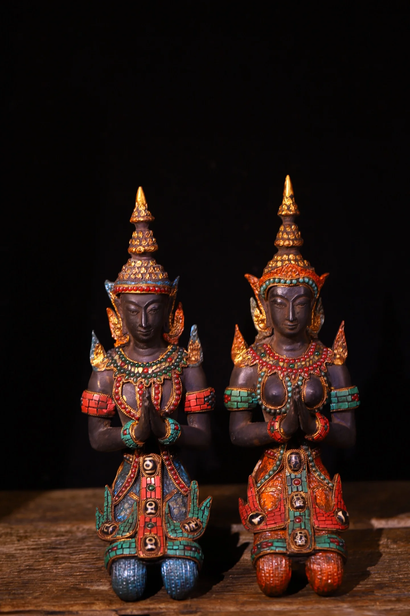 Old Bronze Mosaic Gem gZi Beads Turquoise Bodhisattva Protector Buddha Kneeling and worshipping Buddha Worship Hall
Old Bronze Mosaic Gem gZi Beads Turquoise Bodhisattva Protector Buddha Kneeling and worshipping Buddha Worship Hall