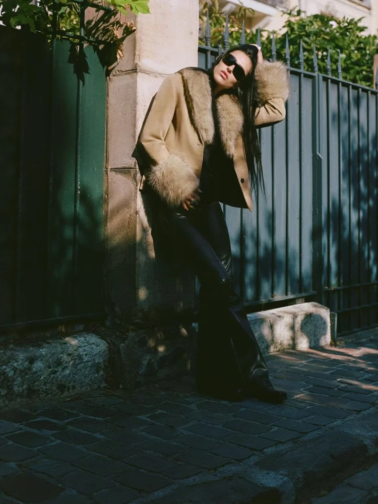 Velvet Leather Jacket with Fur Collar New Winter Collection Color Women's Fashion Short Outerwear Coat
Velvet Leather Jacket with Fur Collar New Winter Collection Color Women's Fashion Short Outerwear Coat