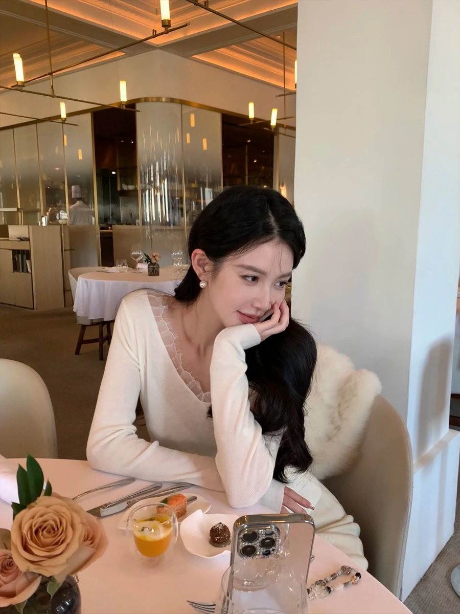 Элегантный облегающий вязаный топ с кружевом, V-образным вырезом, для ношения под одеждой, повседневный, мягкий, из смеси полиэстера и шерсти, с длинным рукавом, дышащий
Элегантный облегающий вязаный топ с кружевом, V-образным вырезом, для ношения под одеждой, повседневный, мягкий, из смеси полиэстера и шерсти, с длинным рукавом, дышащий