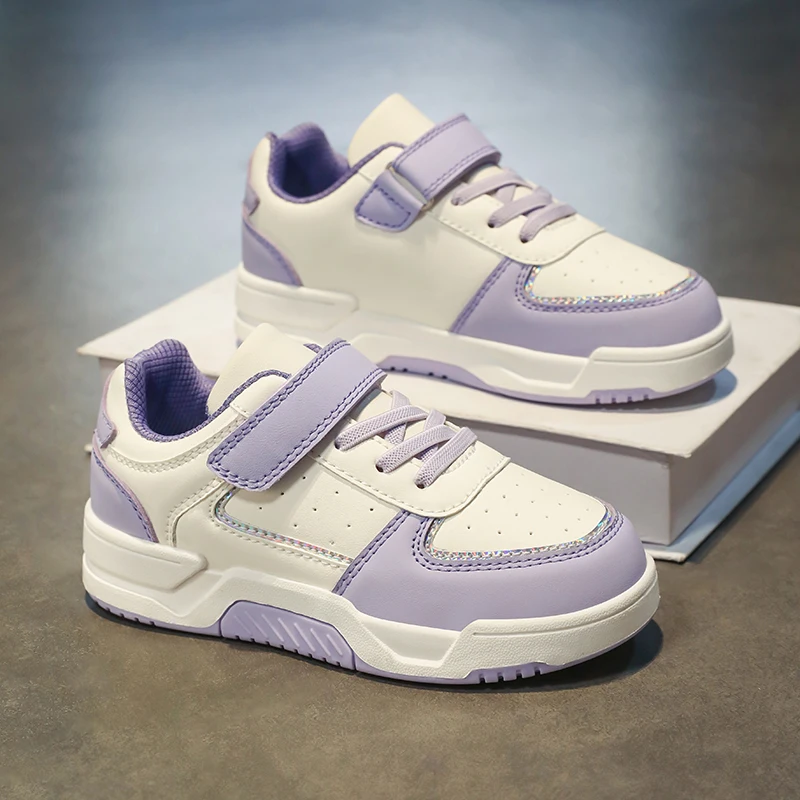 Пара детских кожаных низкопрофильных спортивных кроссовок на все сезоны, мягкие и удобные, размеры 28-38.
Пара детских кожаных низкопрофильных спортивных кроссовок на все сезоны, мягкие и удобные, размеры 28-38.