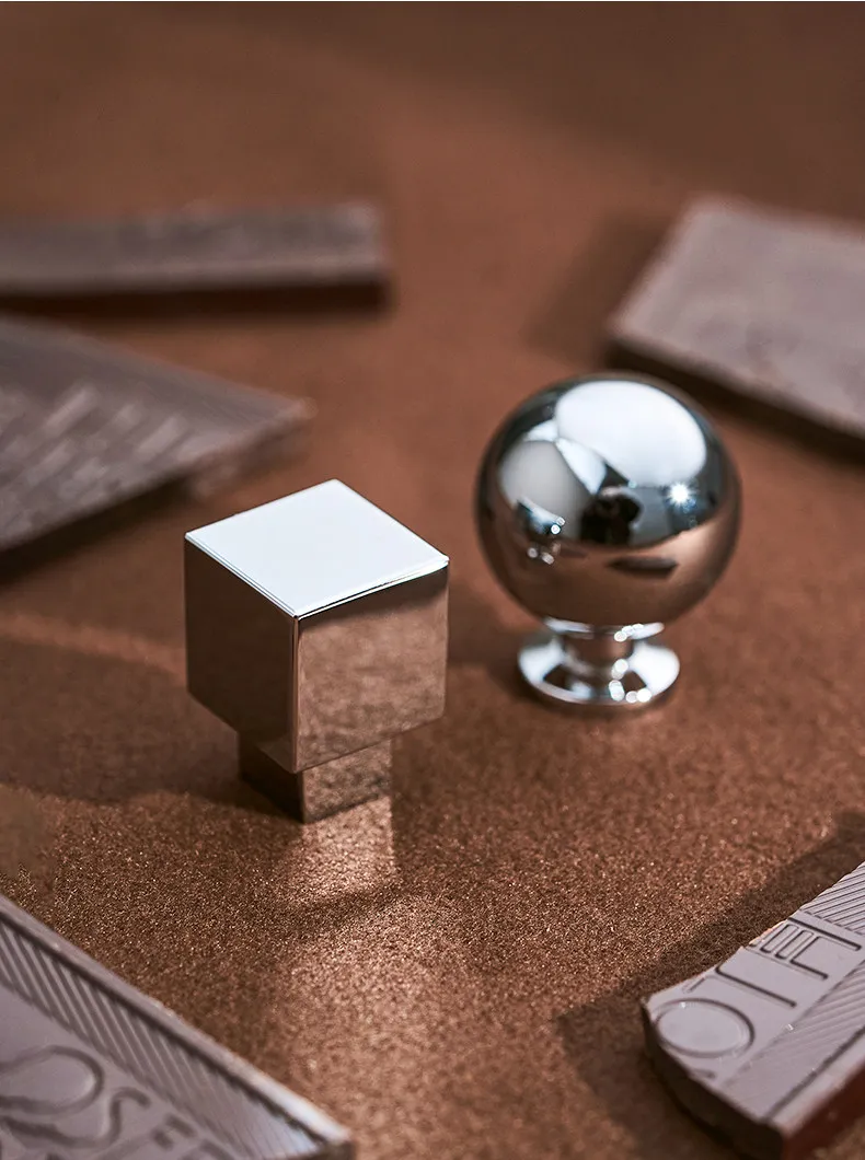 Латунная дверная ручка шкафа, ручка ящика шкафа, современная простая высококачественная гальваническая серебряная ручка для мебельной фурнитуры
Латунная дверная ручка шкафа, ручка ящика шкафа, современная простая высококачественная гальваническая серебряная ручка для мебельной фурнитуры