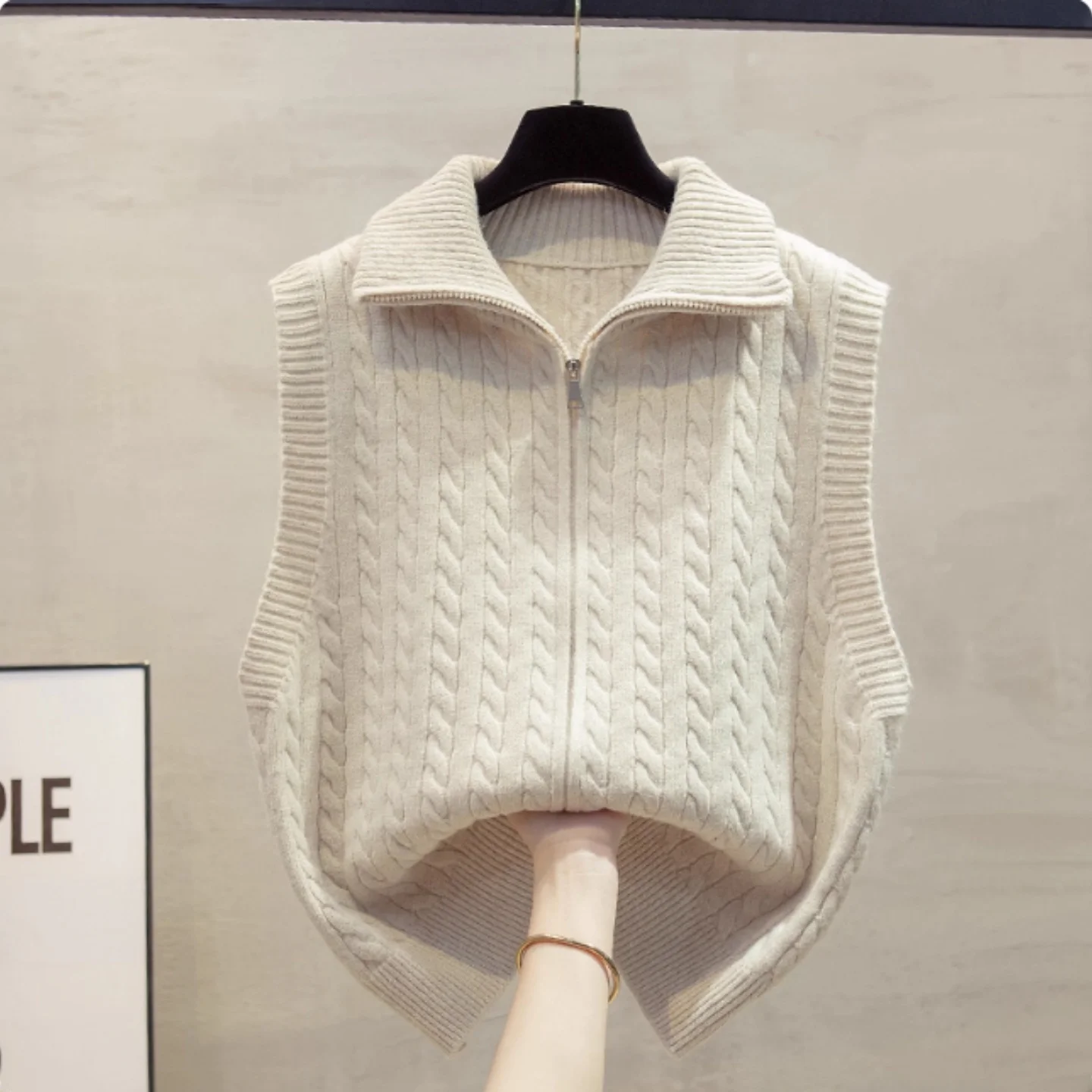 Goka New 2026 Spring Autumn High-End Sensation f Zipper Vest Outerwear Twist Multi-Layer Wear oulder Sweater Women's Kni...
Goka New 2026 Spring Autumn High-End Sensation f Zipper Vest Outerwear Twist Multi-Layer Wear oulder Sweater Women's Kni...