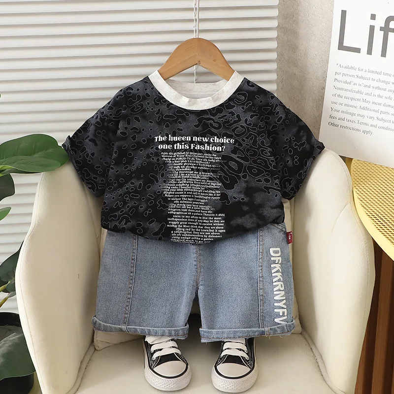 Korean Kids Boutique Clothes 2025 Summer Letter Printed Short Sleeve T-shirts Tops and Shorts Cotton Sets for Baby Boys Outfits
Korean Kids Boutique Clothes 2025 Summer Letter Printed Short Sleeve T-shirts Tops and Shorts Cotton Sets for Baby Boys Outfits