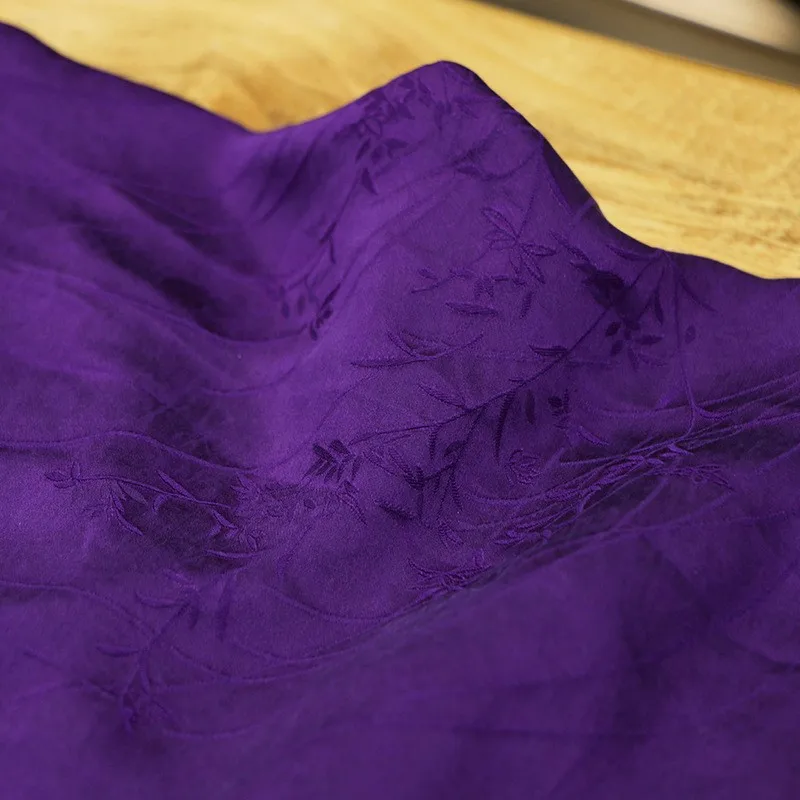 The romance of Milky Way is woven into skin with satin jacquard fragrant gauze fabric
The romance of Milky Way is woven into skin with satin jacquard fragrant gauze fabric