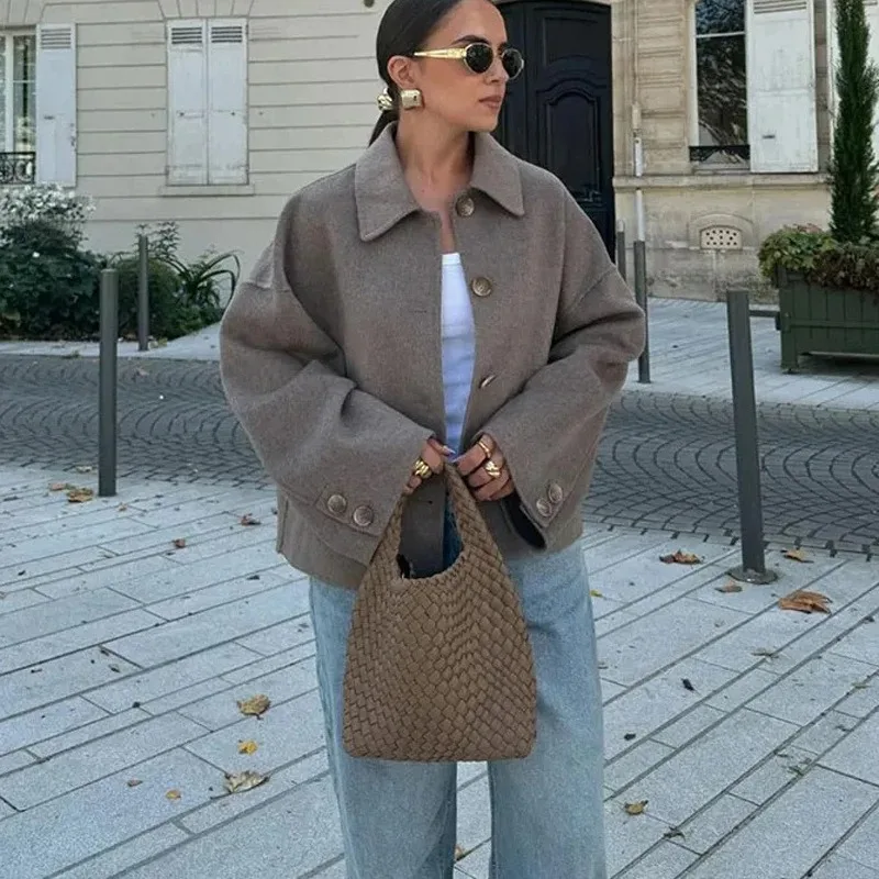 Fashion Woolen Solid Women Coat Lapel Full Sleeve Female Jacket 2025 Warm Autumn Winter Single Breasted Straight Lady Outwear
Fashion Woolen Solid Women Coat Lapel Full Sleeve Female Jacket 2025 Warm Autumn Winter Single Breasted Straight Lady Outwear