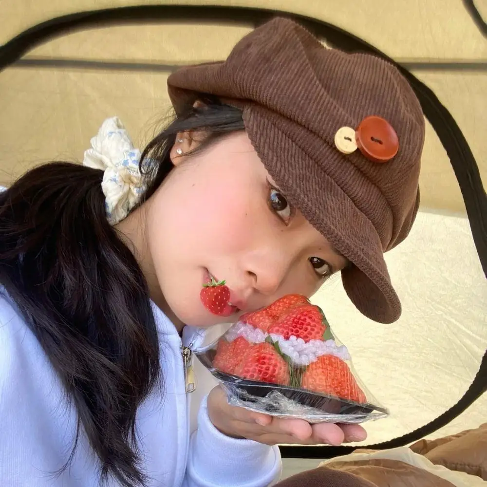 Women Vintage Newsboy Cap Beret Brown Painter Winter Hats Corduroy Octagonal Caps Female Double Button Decoration Octagonal Cap
Women Vintage Newsboy Cap Beret Brown Painter Winter Hats Corduroy Octagonal Caps Female Double Button Decoration Octagonal Cap