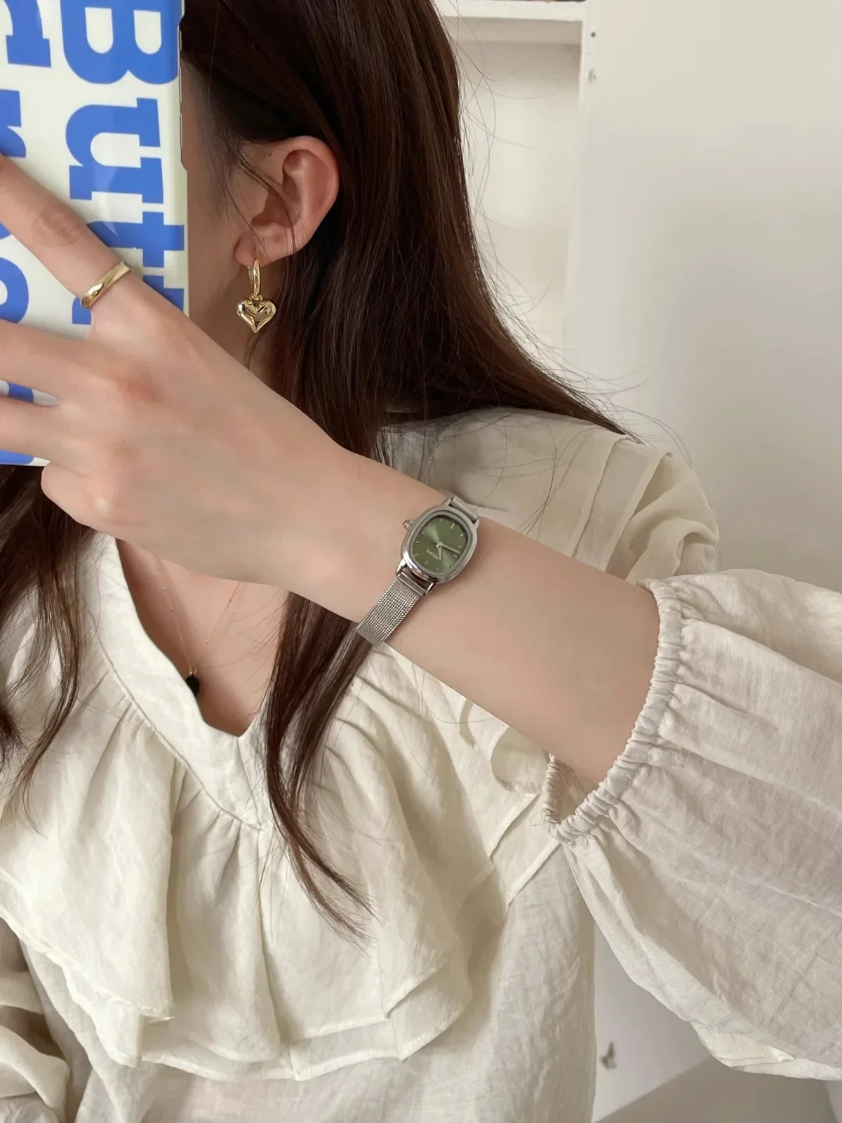 Small Oval Dial Green Watch Simple Stainless Steel Ladies Wristwatches Brand Women Luxury Gift Quartz Watch Dropshipping
Small Oval Dial Green Watch Simple Stainless Steel Ladies Wristwatches Brand Women Luxury Gift Quartz Watch Dropshipping