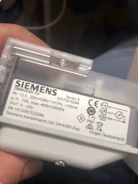SIEMENS Air differential pressure sensor QBM2030-1U Brand new stock
SIEMENS Air differential pressure sensor QBM2030-1U Brand new stock