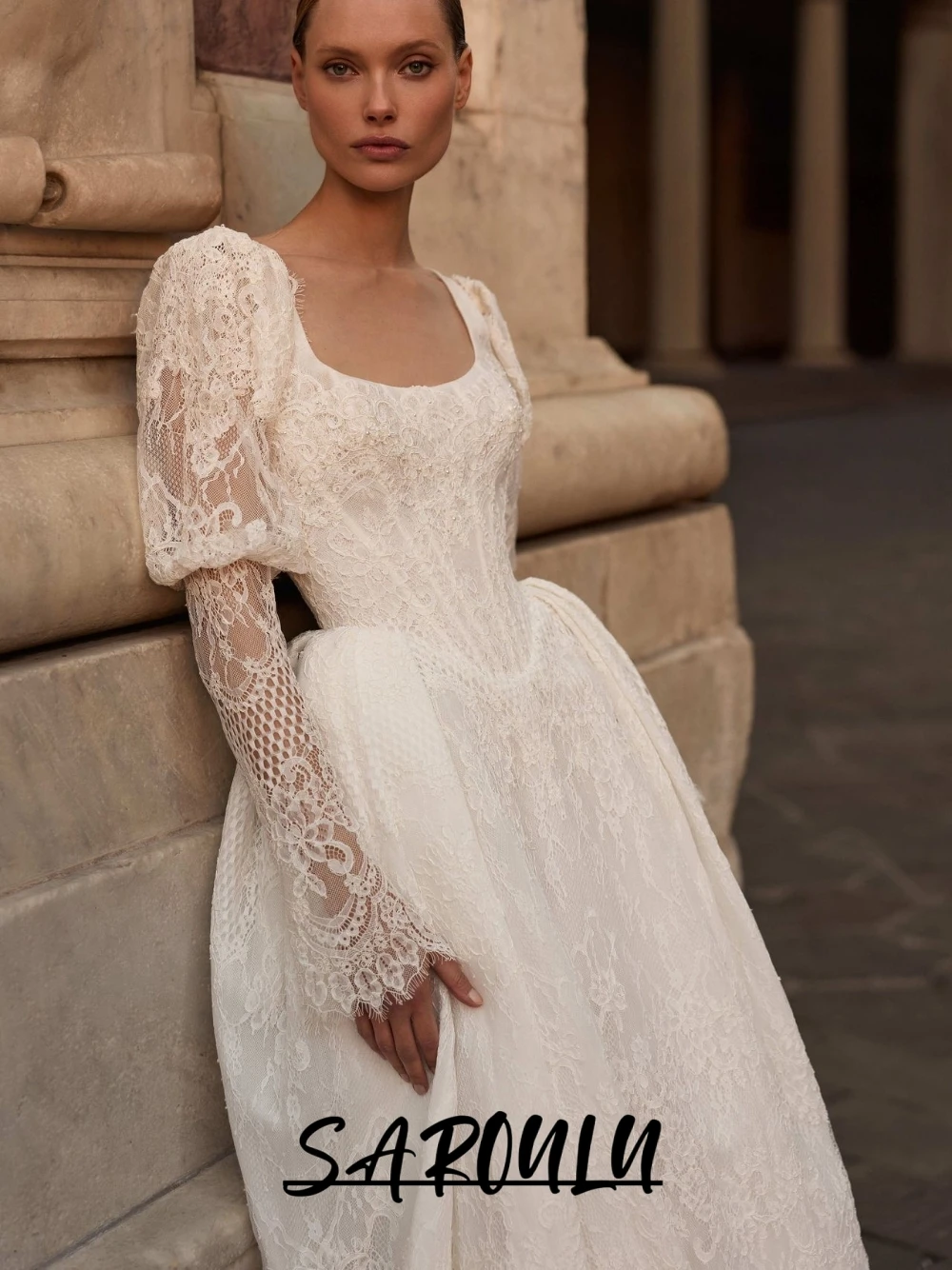 Vintage Lace Wedding Dress Puff Long Sleeves Square Neck Court Train Bridal Gown Button Back For 2026 Church Destination Wedding
Vintage Lace Wedding Dress Puff Long Sleeves Square Neck Court Train Bridal Gown Button Back For 2026 Church Destination Wedding