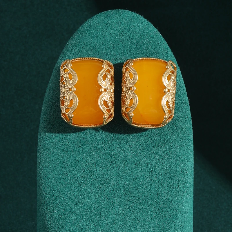 Vintage Hollow Pattern Beeswax Square Yellow Stone Stud Earrings for Woman Antique Jewelry Accessories Gold Color Korean Fashion
Vintage Hollow Pattern Beeswax Square Yellow Stone Stud Earrings for Woman Antique Jewelry Accessories Gold Color Korean Fashion