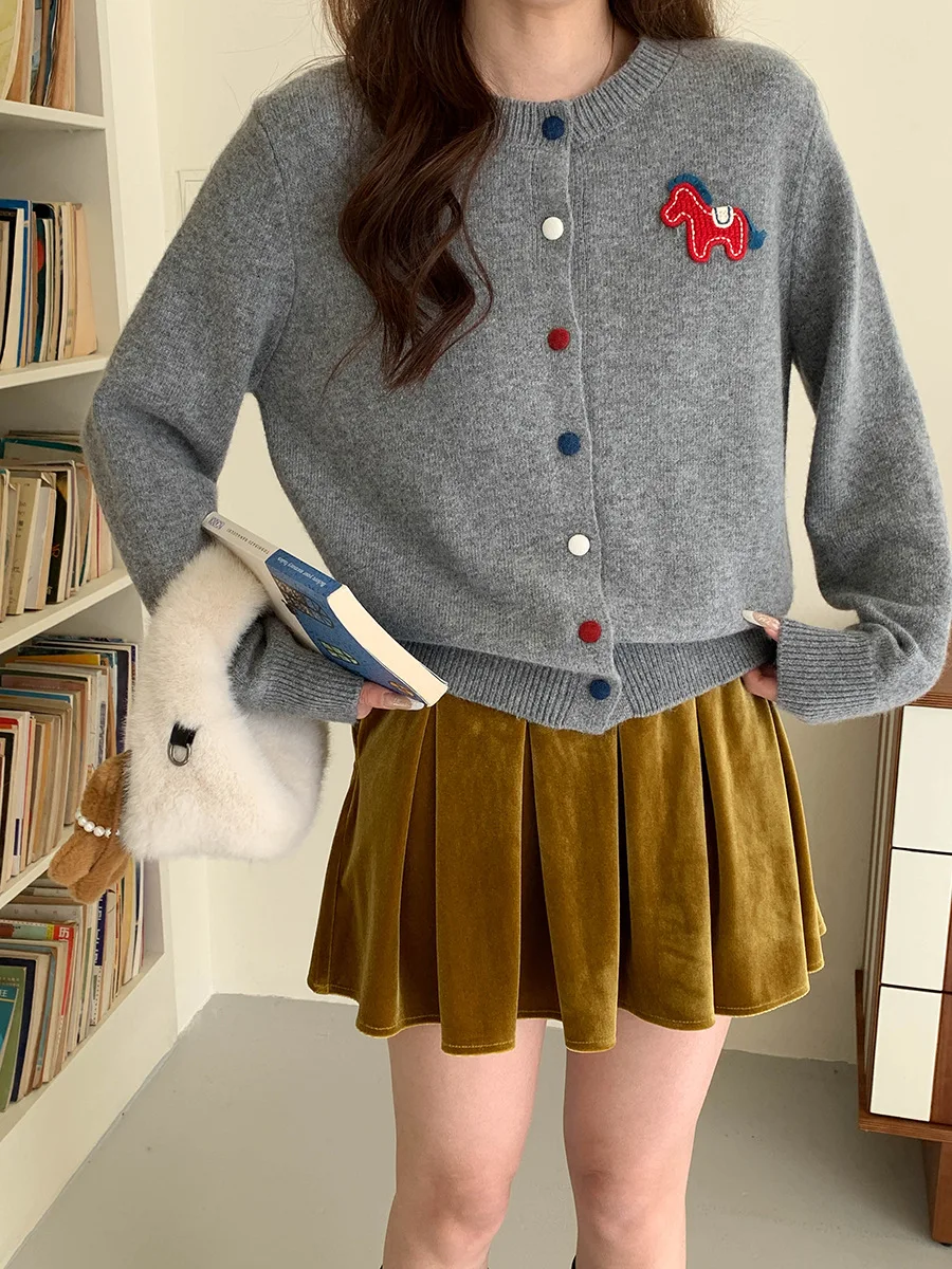 Новый контрастный вязаный кардиган с нашивкой в виде хвоста для прически, в стиле ранней весны
Новый контрастный вязаный кардиган с нашивкой в виде хвоста для прически, в стиле ранней весны