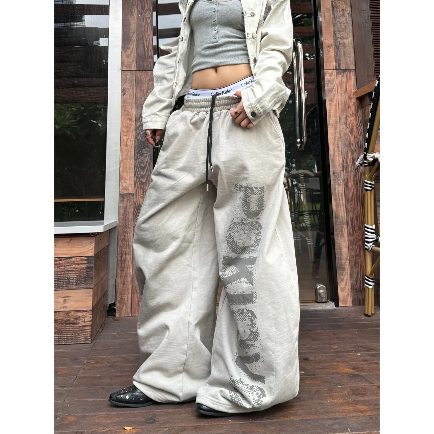 Мужские брюки с высокой талией и широкими штанинами, осенне-зимние, больших размеров (до 250 фунтов), свободного кроя, повседневные, в американском стиле High Street
Мужские брюки с высокой талией и широкими штанинами, осенне-зимние, больших размеров (до 250 фунтов), свободного кроя, повседневные, в американском стиле High Street