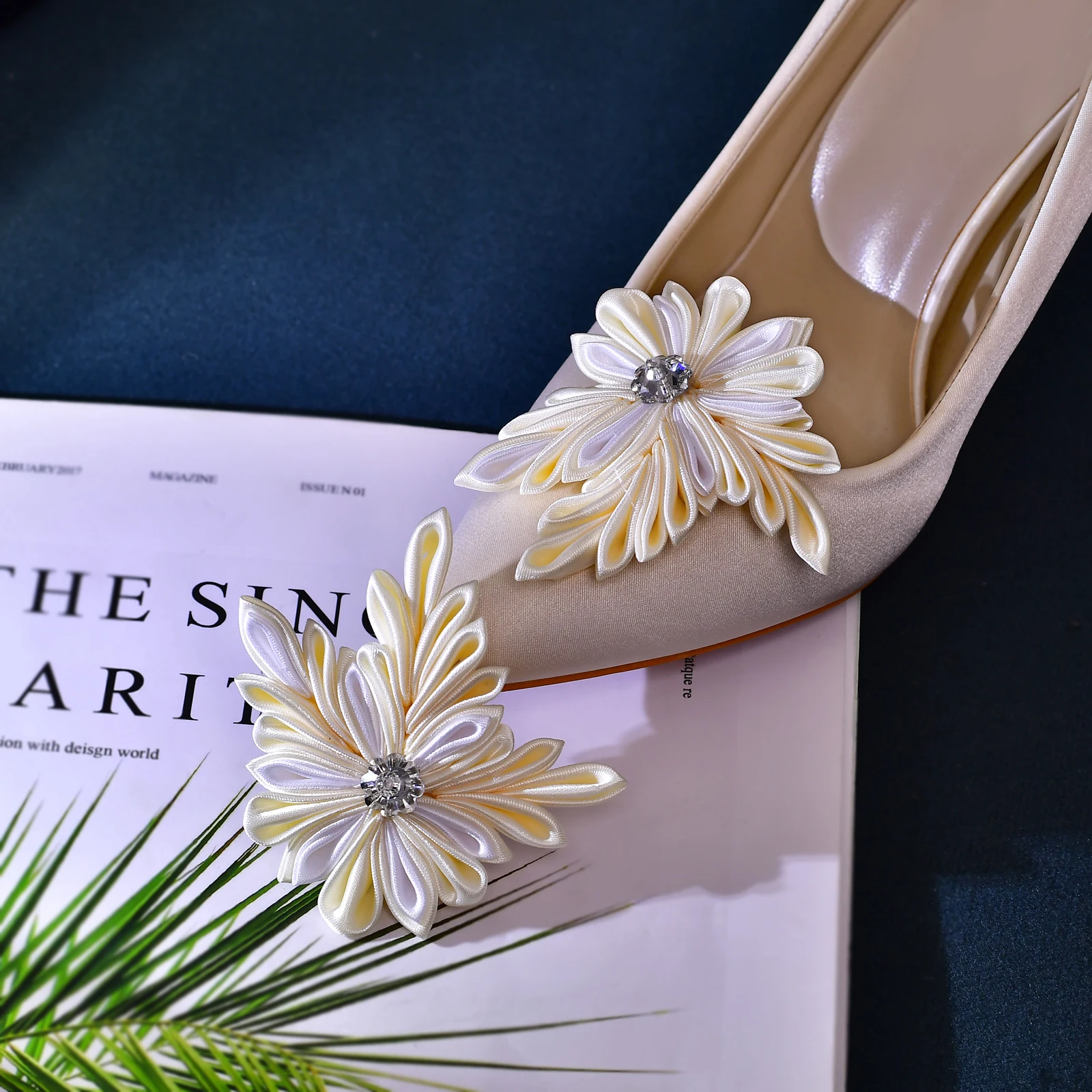2PCS Elegant 3D Flower Patches, Suitable for DIY Clothing. Shoe Accessories, Sewing and Craft Decorative Applique SP223
2PCS Elegant 3D Flower Patches, Suitable for DIY Clothing. Shoe Accessories, Sewing and Craft Decorative Applique SP223