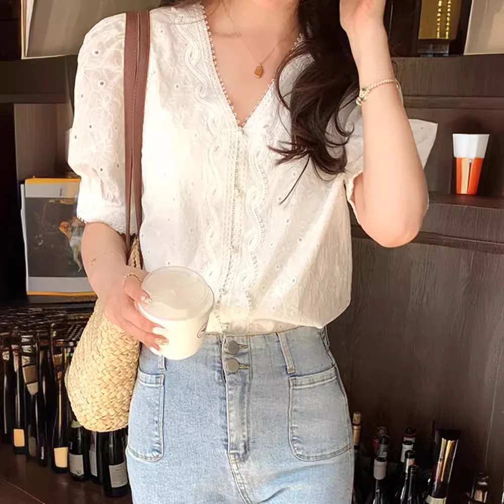 Elegant V-Neck Embroidered Short Sleeve Chiffon Shirt Summer Fashionable Top Versatile Design Spring New Arrival Women's Wear
Elegant V-Neck Embroidered Short Sleeve Chiffon Shirt Summer Fashionable Top Versatile Design Spring New Arrival Women's Wear