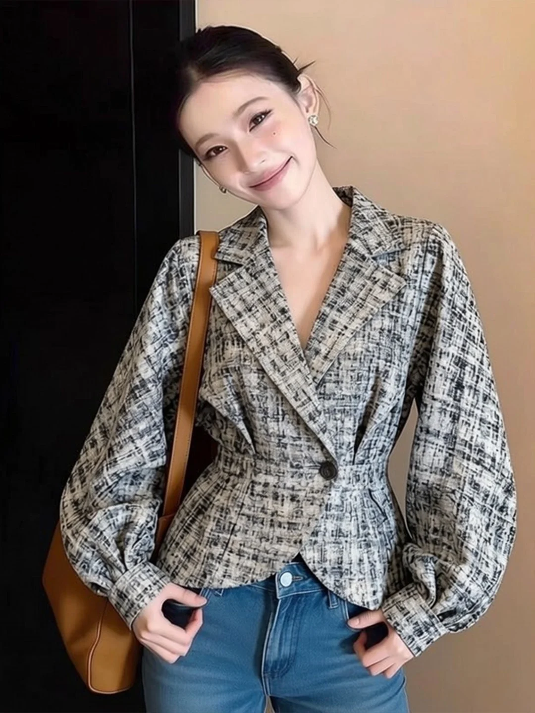 2026 Spring Plaid Waist-Cinching Korean Sle ort Outerwear Faion Slim Fit Bubble Sve Button up Casual Women's Coat
2026 Spring Plaid Waist-Cinching Korean Sle ort Outerwear Faion Slim Fit Bubble Sve Button up Casual Women's Coat