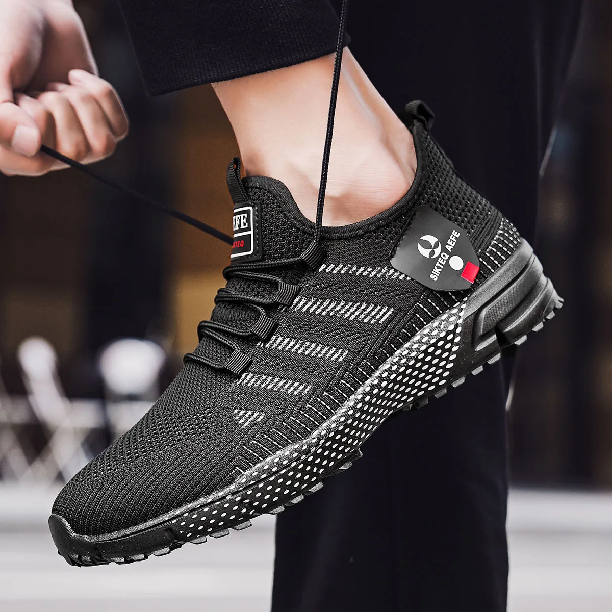 Мужская повседневная спортивная обувь из нейтральной ткани, дышащая спортивная обувь, удобная для ношения и подходит для улицы.
Мужская повседневная спортивная обувь из нейтральной ткани, дышащая спортивная обувь, удобная для ношения и подходит для улицы.