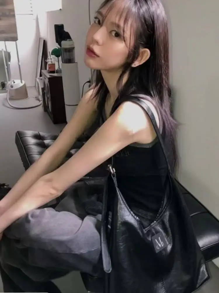 Mucent Fashion Casual Commuter Crossbody Bag Underarm Elegant Personality Korean Style Single Strap Zipper Purse for Women
Mucent Fashion Casual Commuter Crossbody Bag Underarm Elegant Personality Korean Style Single Strap Zipper Purse for Women