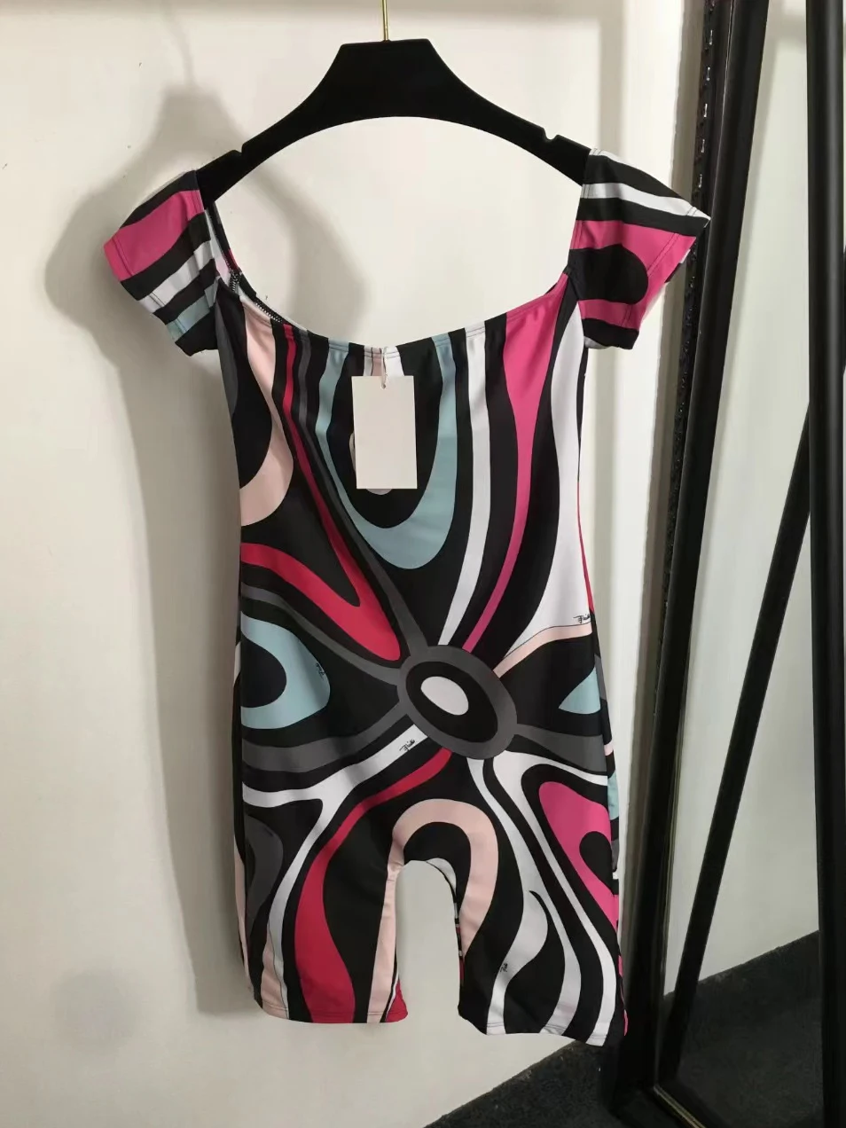 Luxury Women's Color Blocked Print Slim Fit One-piece Shorts Swimsuit Italian Designer Brand Beach Swimwear Bathing Suits
Luxury Women's Color Blocked Print Slim Fit One-piece Shorts Swimsuit Italian Designer Brand Beach Swimwear Bathing Suits