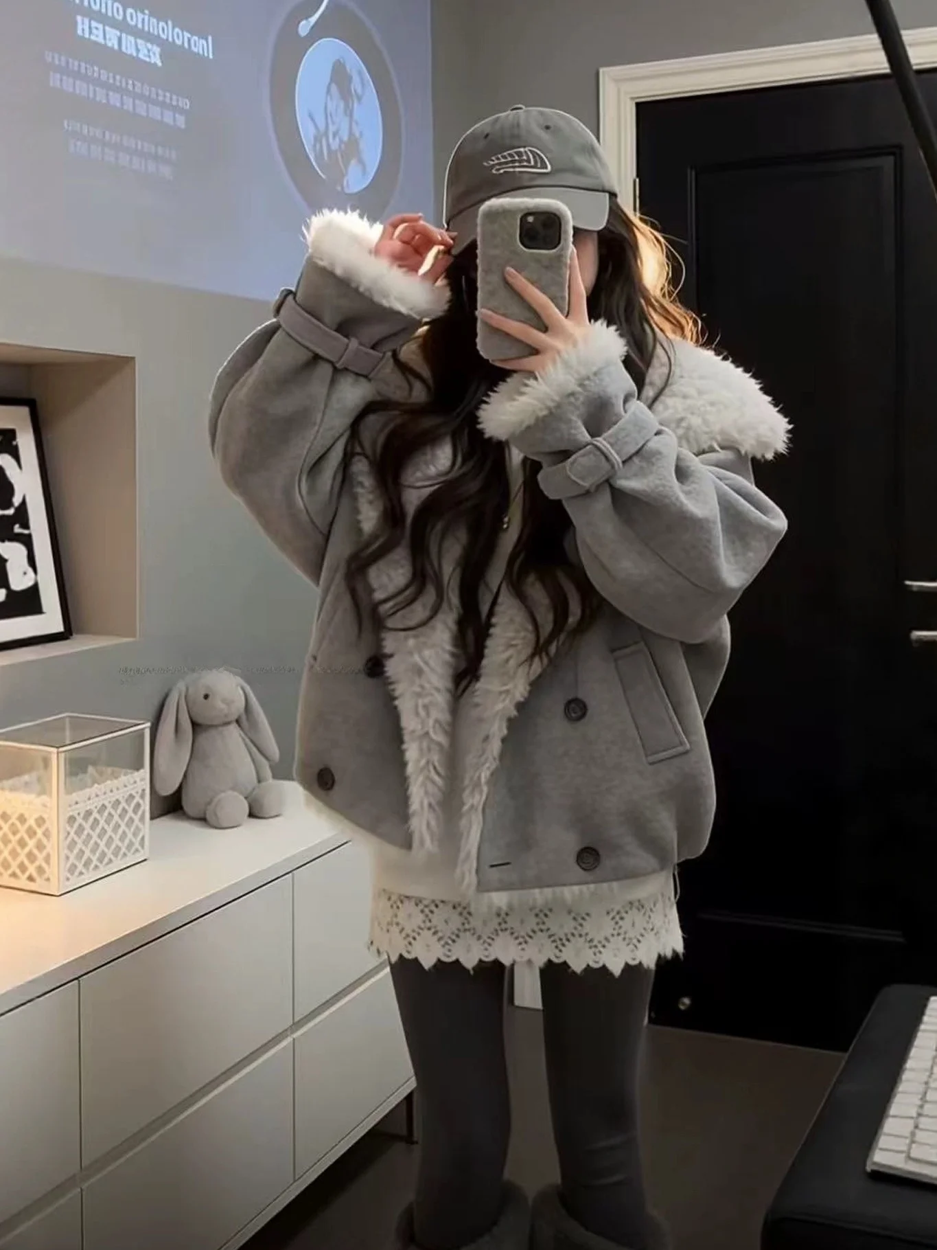 Stylish Thickened Fur Jacket Women's Winter plus Size Warm Stand Collar Korean Style Loose Fit Cotton Coat Female Outerwear
Stylish Thickened Fur Jacket Women's Winter plus Size Warm Stand Collar Korean Style Loose Fit Cotton Coat Female Outerwear