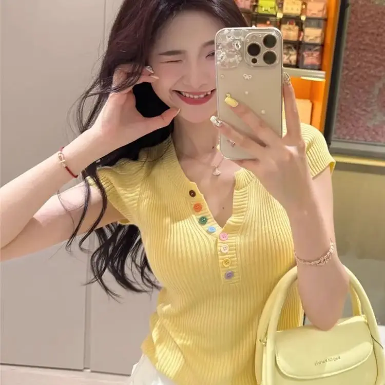Age-defying Multicolored Button Design Knit Short-sleeved Summer Slim Fit Short Top for Women
Age-defying Multicolored Button Design Knit Short-sleeved Summer Slim Fit Short Top for Women