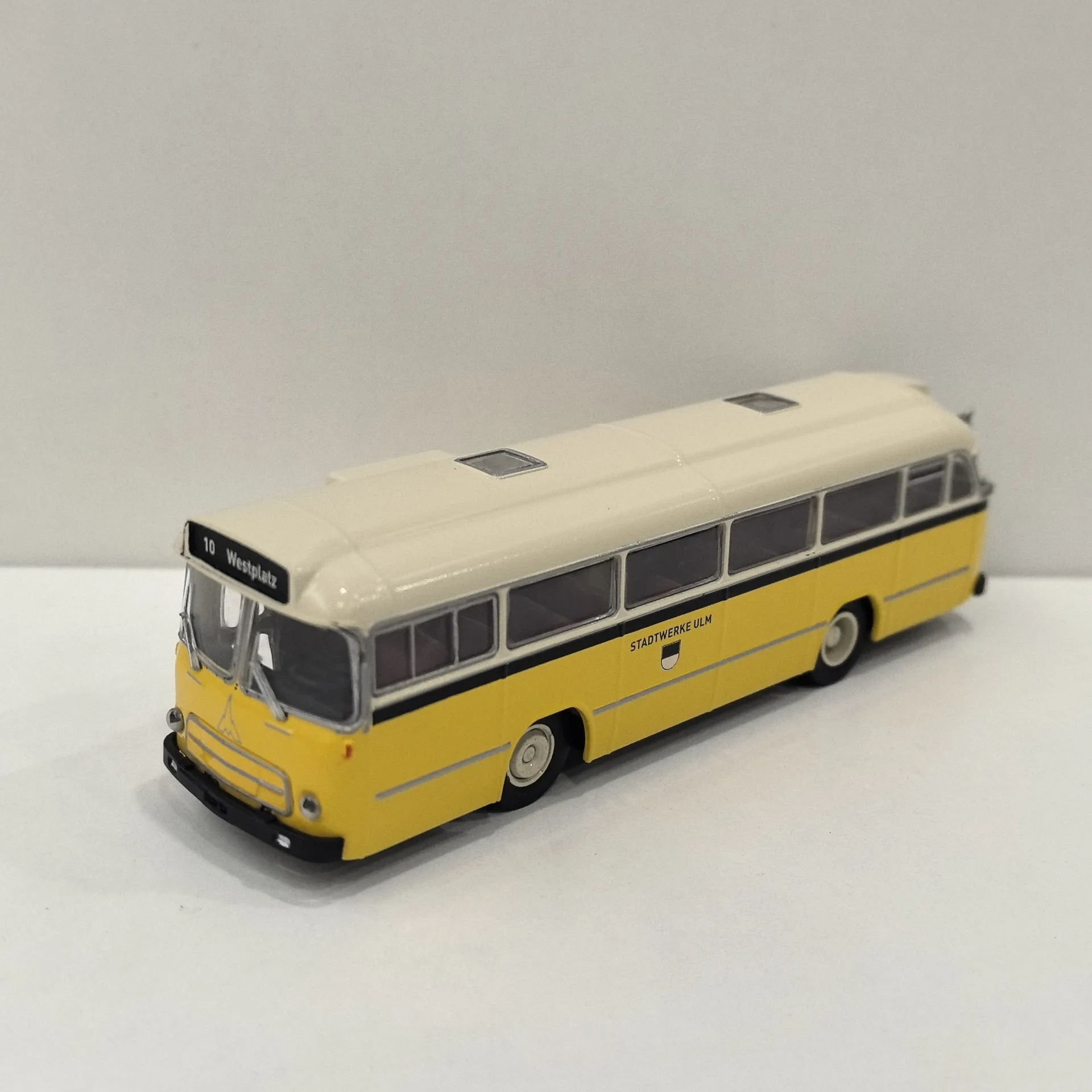 Diecast BREKINA 1/87 Scale HO MAGIRUS Saturn II Bus Plastic Material Alloy Car Model Collectible Toy Gift Souvenir Display
Diecast BREKINA 1/87 Scale HO MAGIRUS Saturn II Bus Plastic Material Alloy Car Model Collectible Toy Gift Souvenir Display