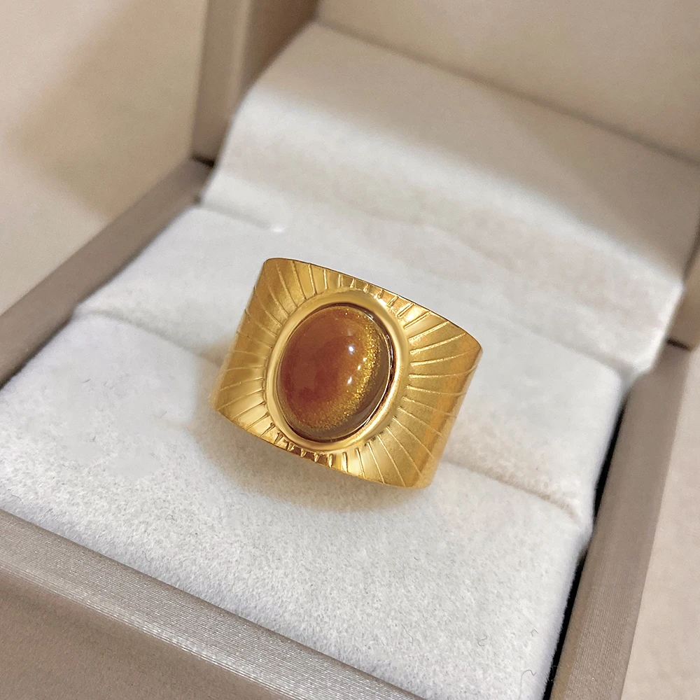 DODOHAO Vintage Striped Carved Brown Stone Inlaid Stainless Steel Ring for Women Golden Waterproof Open Wide Ring Daily Jewelry
DODOHAO Vintage Striped Carved Brown Stone Inlaid Stainless Steel Ring for Women Golden Waterproof Open Wide Ring Daily Jewelry