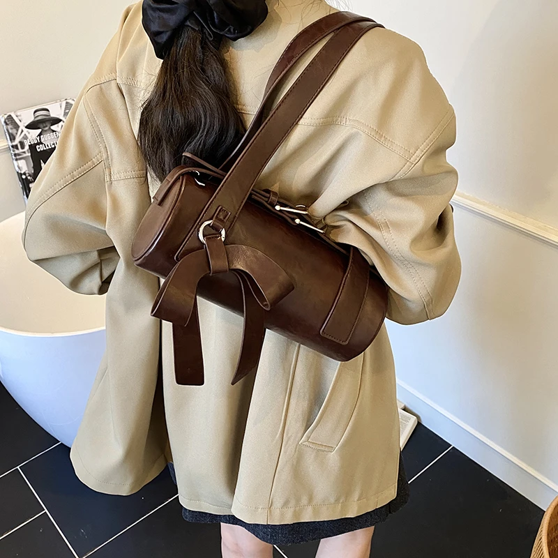 Сплошной цвет, качественная сумка через плечо из искусственной кожи с бантом и пряжкой, круглая бочка, модная сумка, лидер продаж, сумки для женщин Bolsas Femininas
Сплошной цвет, качественная сумка через плечо из искусственной кожи с бантом и пряжкой, круглая бочка, модная сумка, лидер продаж, сумки для женщин Bolsas Femininas