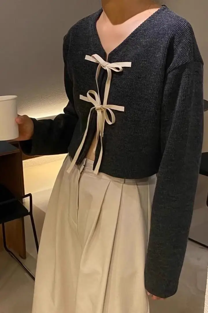 2025 Bow Knit Cardigan Coats Women's Autumn V-neck Long-sleeved Loose Short Cropped Slim Fit Versatile Casual Sweaters Jackets
2025 Bow Knit Cardigan Coats Women's Autumn V-neck Long-sleeved Loose Short Cropped Slim Fit Versatile Casual Sweaters Jackets