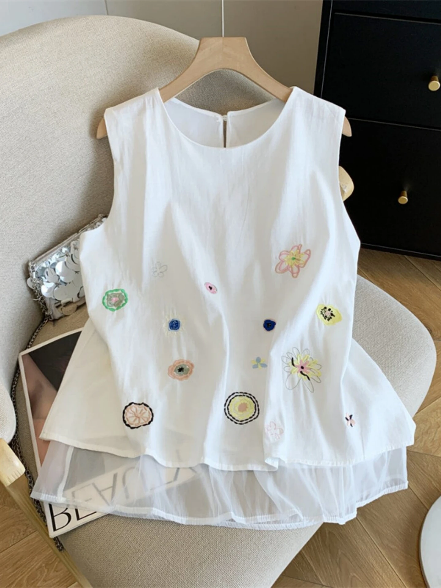 Sweet Style Embroidered Flower Sleeveless Vest Shirt Women's Loose Versatile Top Summer New Arrival Fake Two-Piece Cotton 100%
Sweet Style Embroidered Flower Sleeveless Vest Shirt Women's Loose Versatile Top Summer New Arrival Fake Two-Piece Cotton 100%
