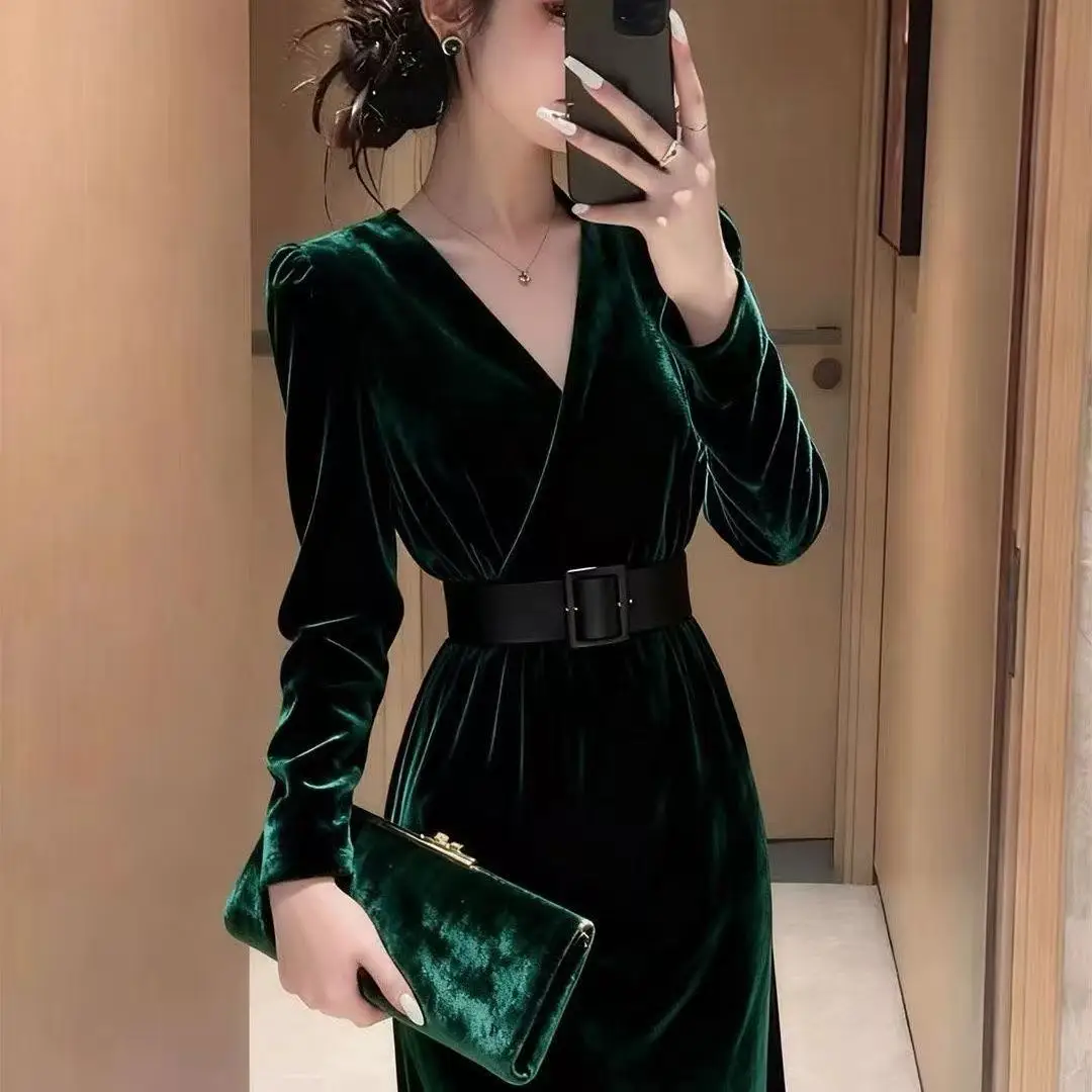 French Hepburn Retro Green Velvet Dress Women Spring Autumn V-Neck High Waist Slim Midi Dresses Temperament Office Lady Dress
French Hepburn Retro Green Velvet Dress Women Spring Autumn V-Neck High Waist Slim Midi Dresses Temperament Office Lady Dress
