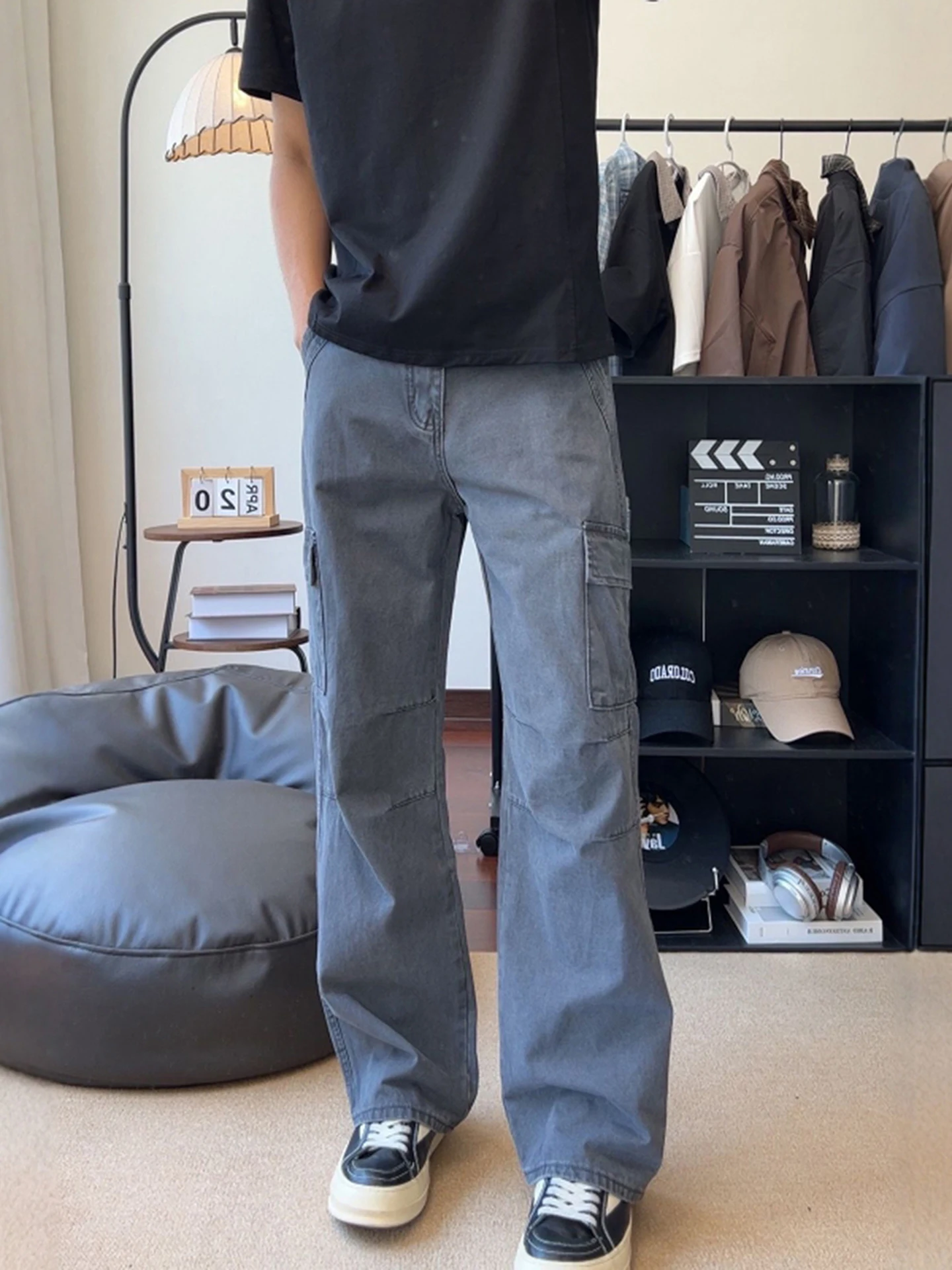 Ретро-американские мужские рабочие брюки с высокой талией, прямые, с множеством карманов, расклешенные, повседневные, удобные, из полиэфирного волокна
Ретро-американские мужские рабочие брюки с высокой талией, прямые, с множеством карманов, расклешенные, повседневные, удобные, из полиэфирного волокна